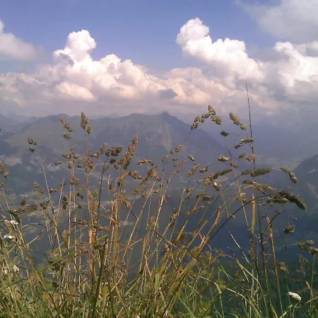 Entre Lacs Et Montagnes *